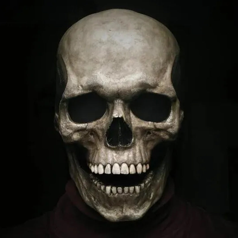 Skull mask with movable jaw