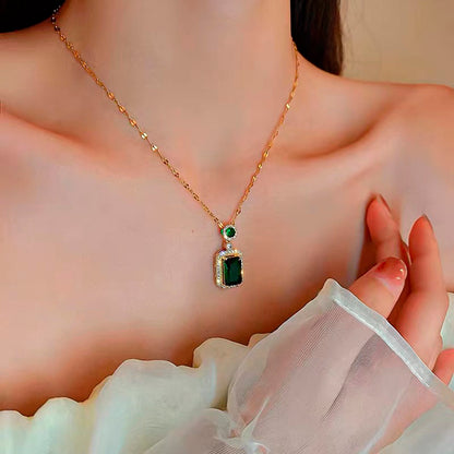 Temperament Emerald Crystal Personality Necklace