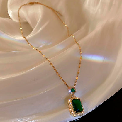 Temperament Emerald Crystal Personality Necklace