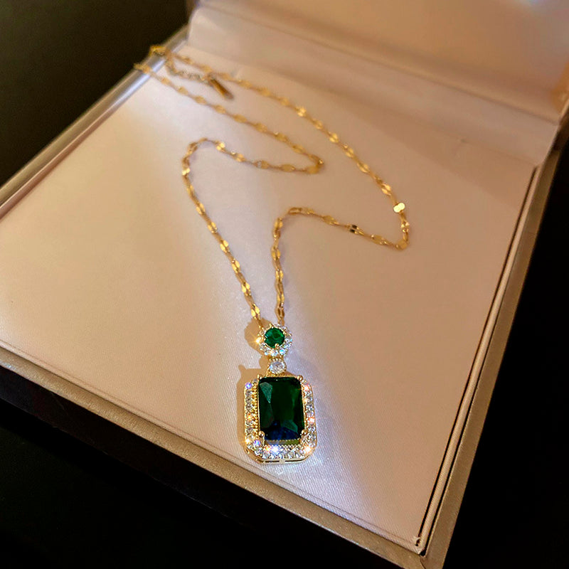 Temperament Emerald Crystal Personality Necklace