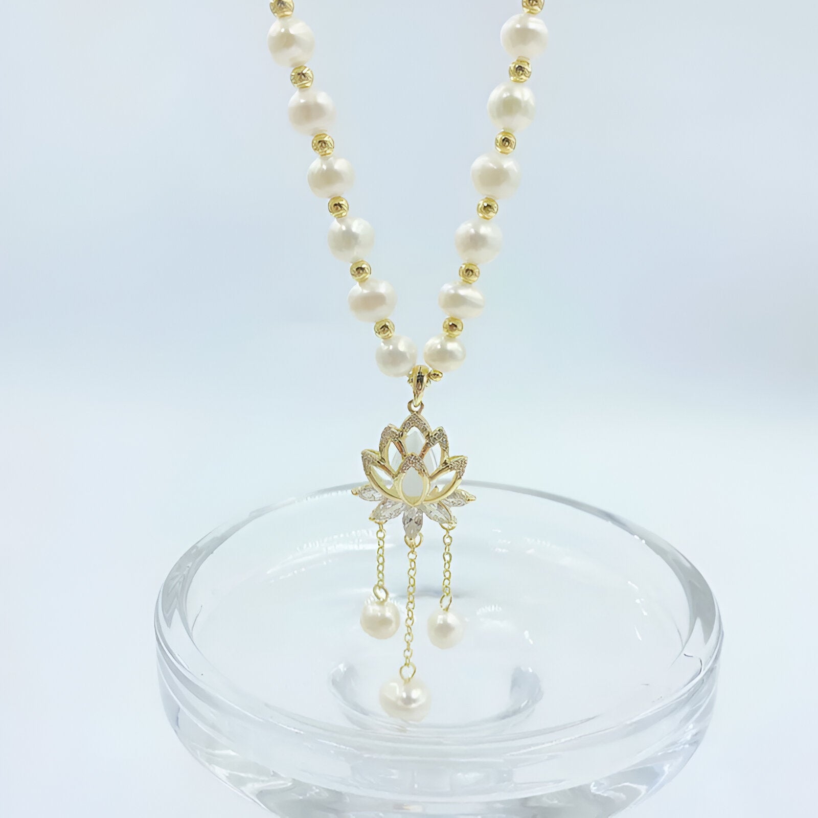 Lotus pearl necklace, elegant and versatile