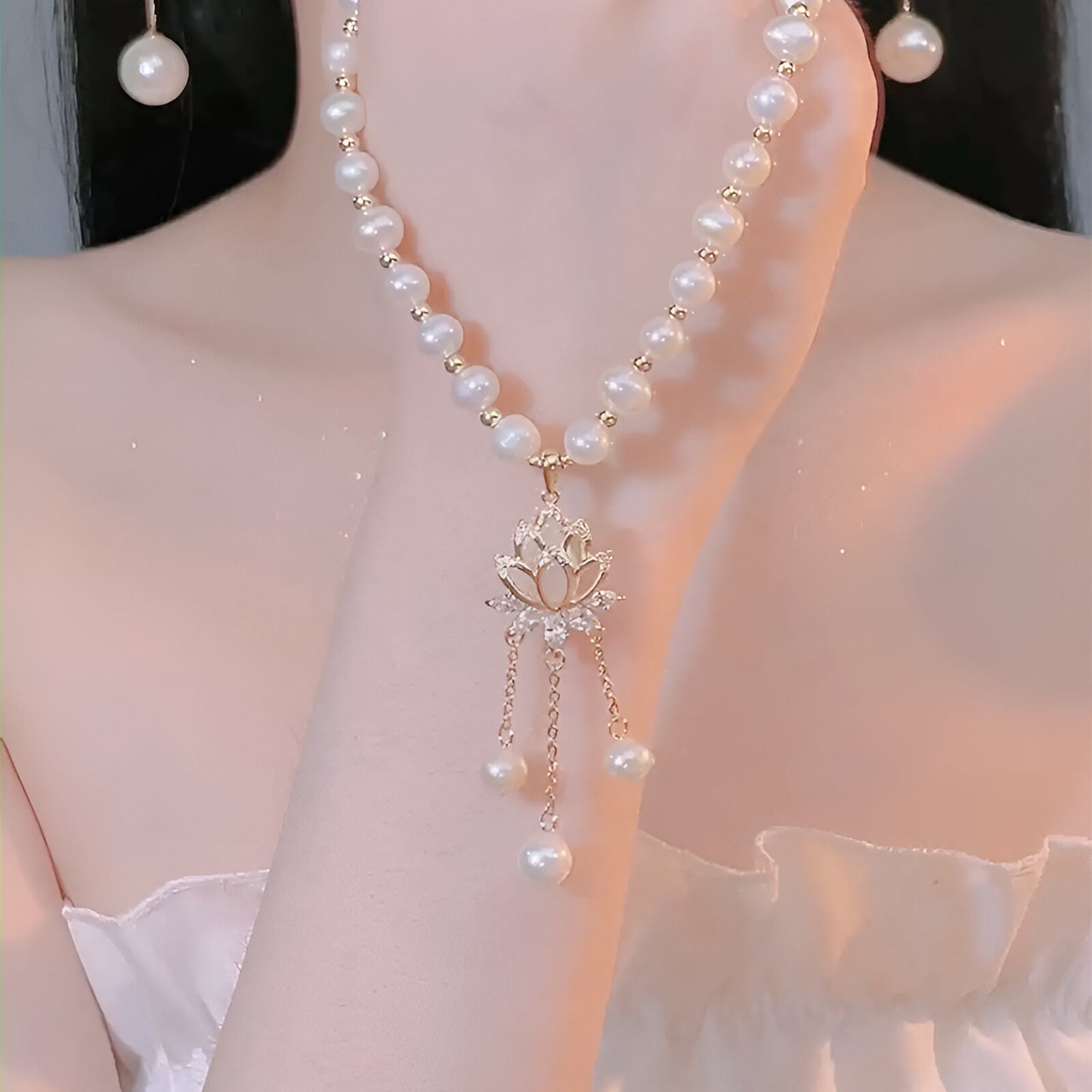 Lotus pearl necklace, elegant and versatile