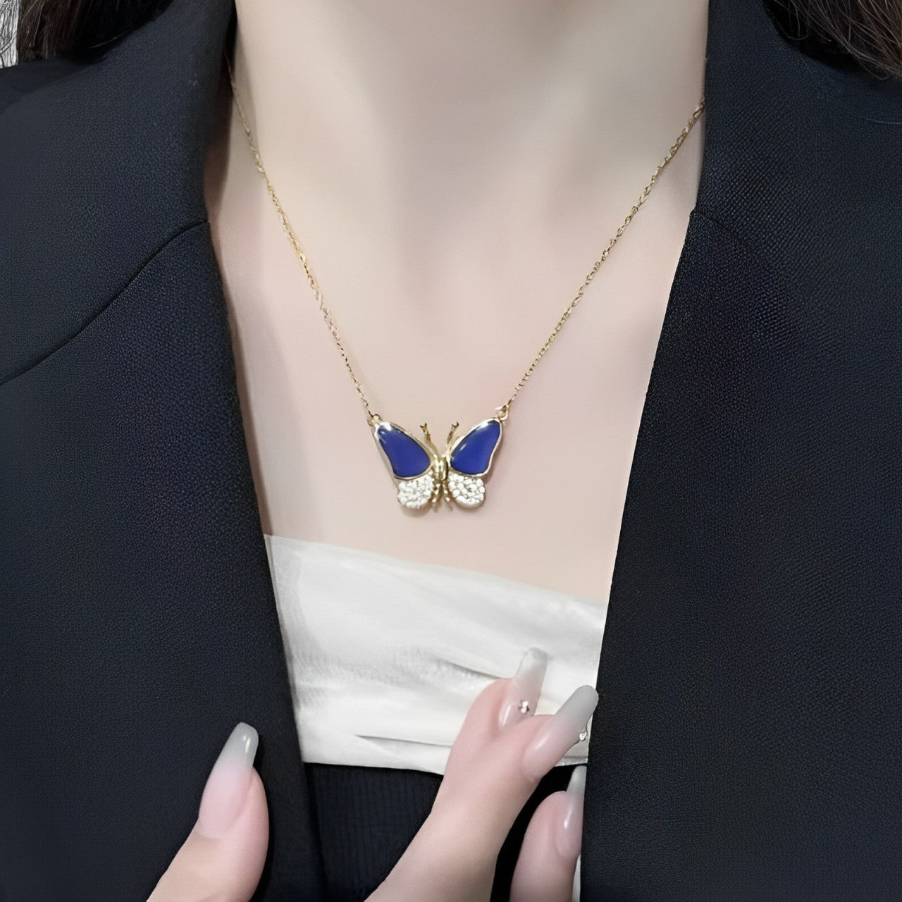 🦋 Color Changing Butterfly Necklace