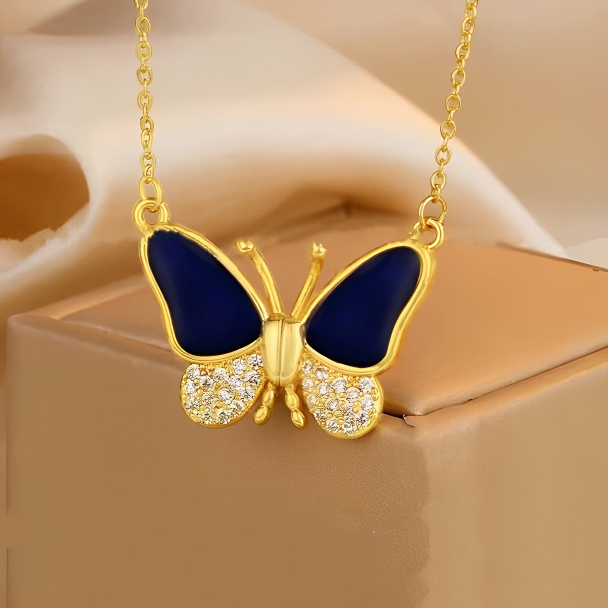 🦋 Color Changing Butterfly Necklace