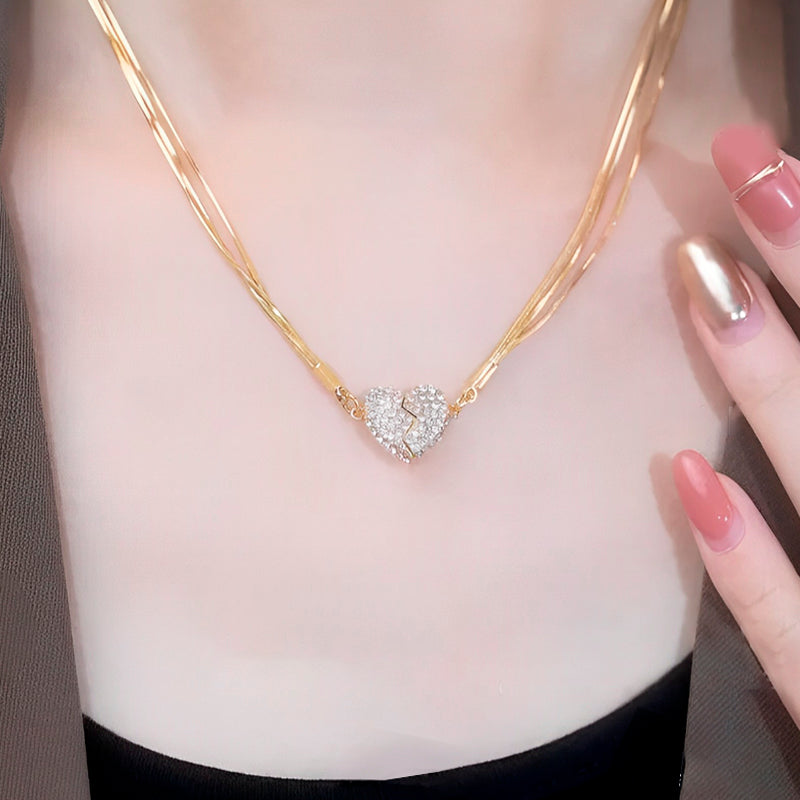 Attractive magnet love pendant with diamond shine